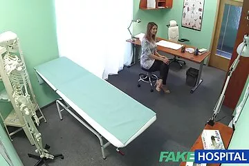 أمي حمراء الشعر سكسي امهات مترجم عربي في جمهورية التشيك تمارس الجنس مع شاب