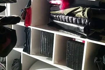 كتكوت يرتدي سروالًا جلديًا سكسي مترجمة عربي يمارس الجنس مع رجل