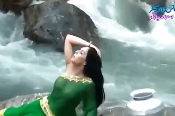 أم سكسي اجنبي عربي روسية تمتص الديك وتعطيه في المؤخرة