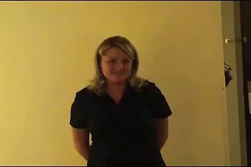 غرفة خلع الملابس الجنس مع سكسي عربي اجنبي ناضجة جوليا آن.