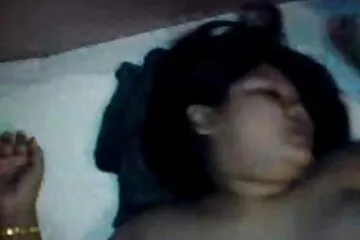 امرأة بالغة طلقت فتى لممارسة الجنس. بث مباشر سكسي عربي مترجم