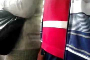 جاء رجل نفد صبره إلى منزل زوجته ليمارس سكسيمترجم عربي الجنس معه
